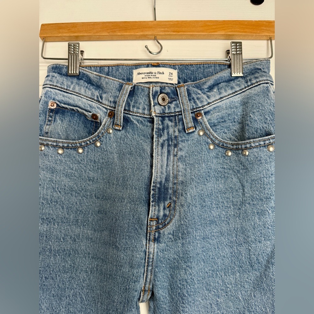 Abercrombie & fitch studded straight jeans. High rise 90’s relaxed - Picture 4 of 5